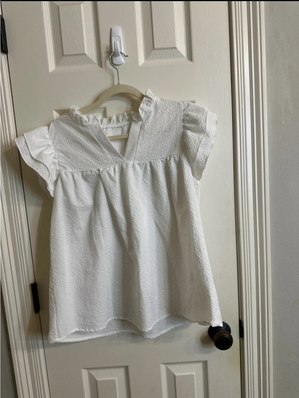 Source Unknown White Textured Ruffle Sleeve Blouse